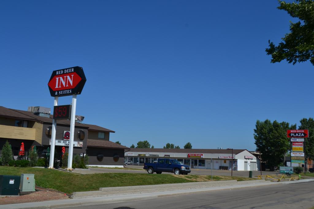 Red Deer Inn & Suites Exterior photo