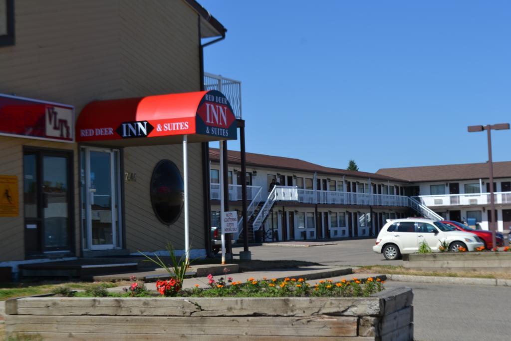 Red Deer Inn & Suites Exterior photo