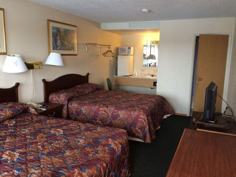 Red Deer Inn & Suites Exterior photo