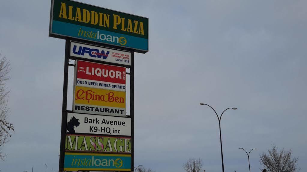 Red Deer Inn & Suites Exterior photo