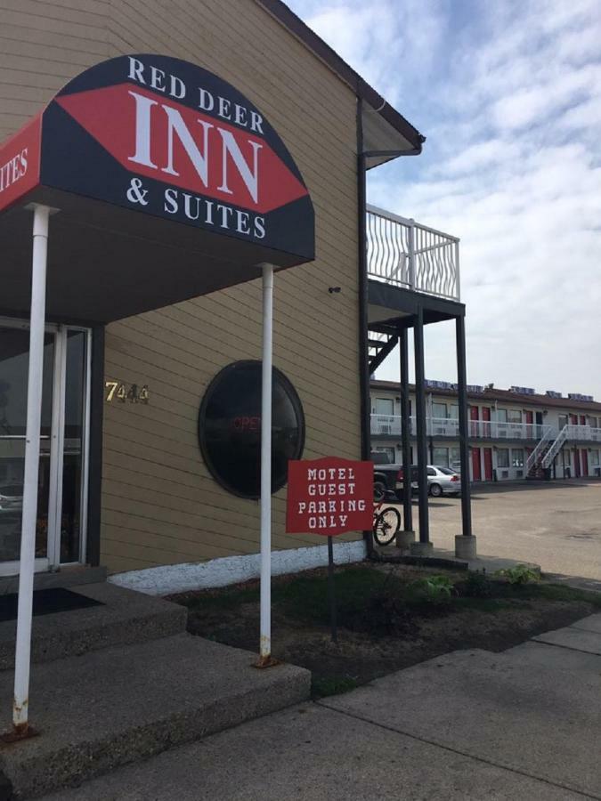 Red Deer Inn & Suites Exterior photo