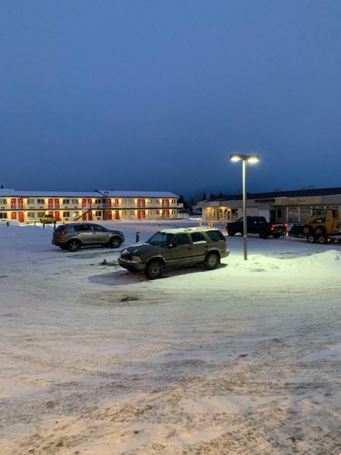 Red Deer Inn & Suites Exterior photo